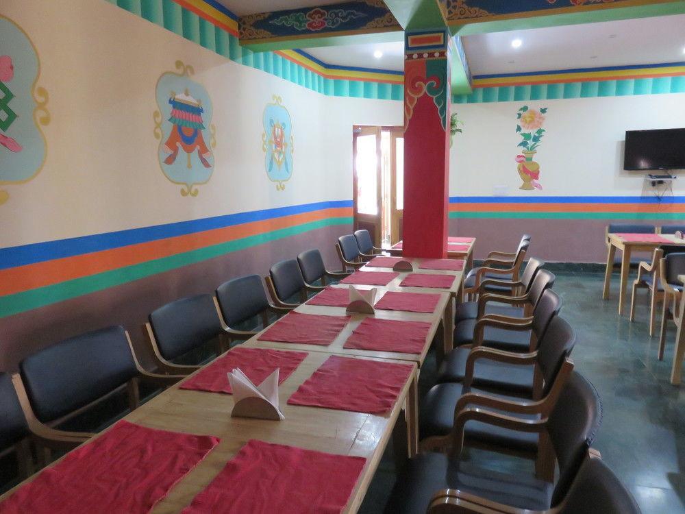 The Auspicious Hotel 列城 外观 照片