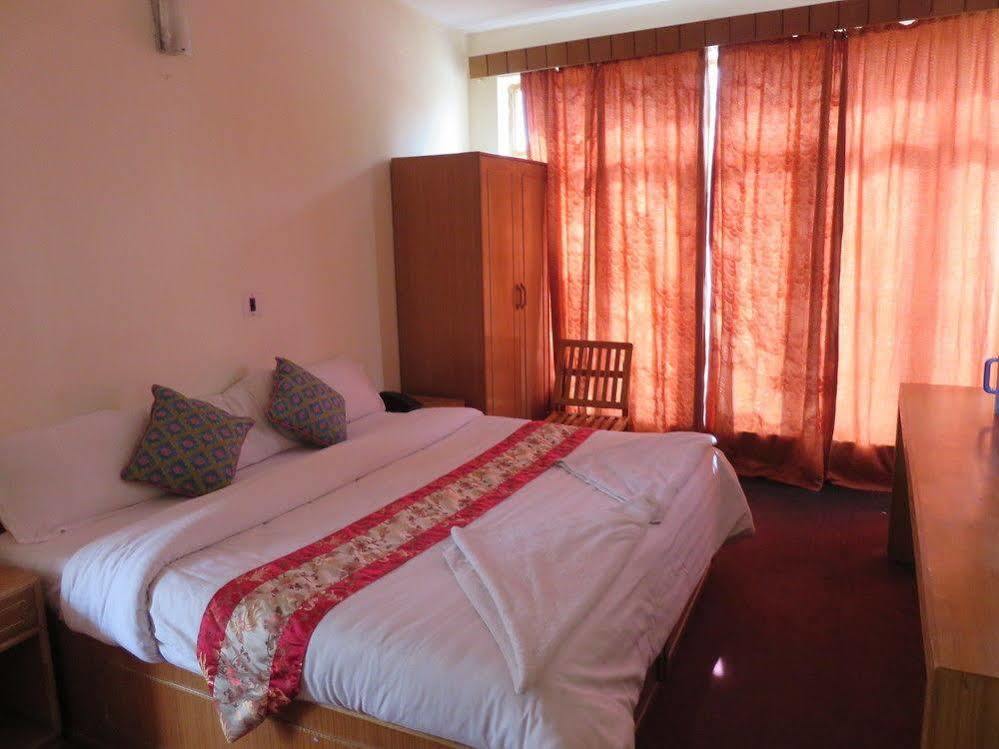 The Auspicious Hotel 列城 外观 照片